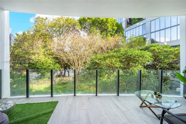 Building Photo - 2831 S Bayshore Dr