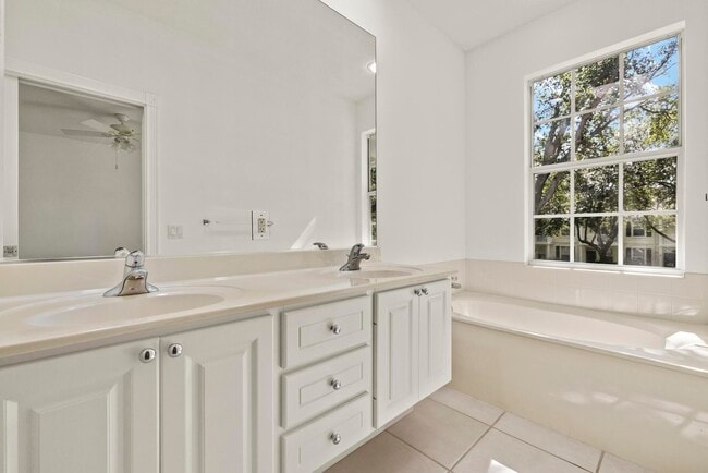 Building Photo - 108 Courtenay Ct