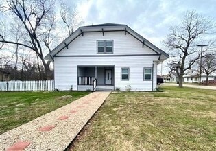 Building Photo - 3631 Bourland St