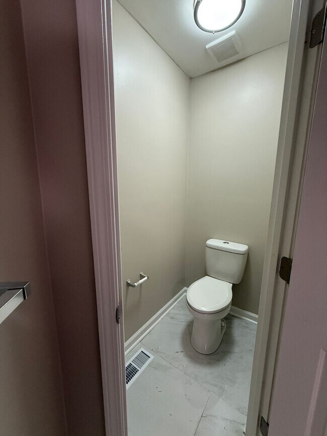Building Photo - Beautifully Renovated Home in Trussville City Schools – Fireplace & 2-Car Garage