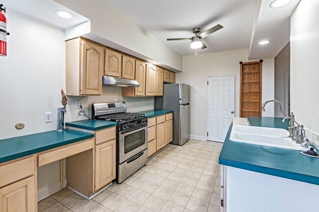Building Photo - 3 bedroom, 1.5 bath home in The Triangle, ...