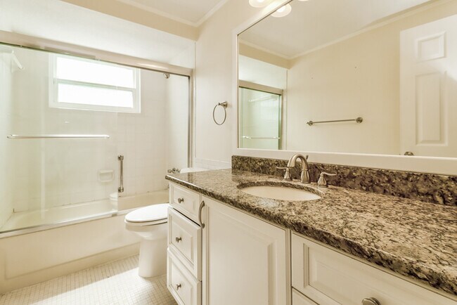Building Photo - 5535 Baroque Dr