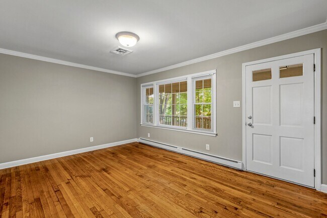 Building Photo - 3905 Waterton Rd