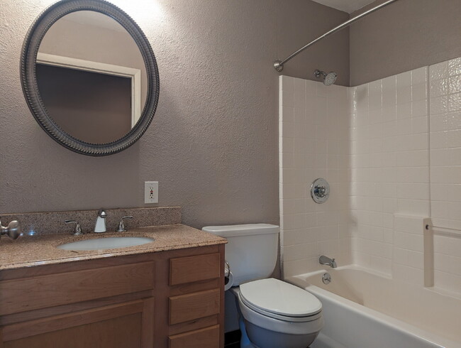 Building Photo - Great ranch home in the heart of Longmont!