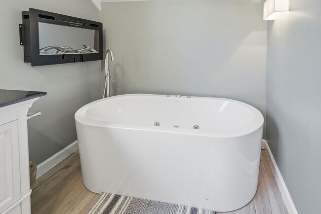 Building Photo - FULLY FURNISHED! Magnificent Panoramic Views!!