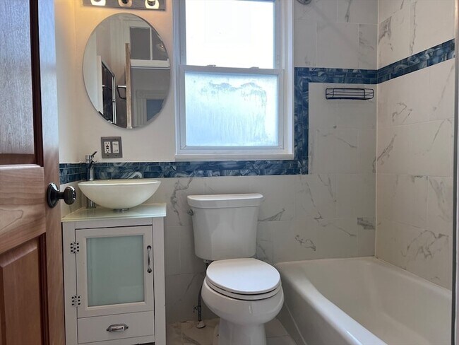 Building Photo - 112 Franklin St