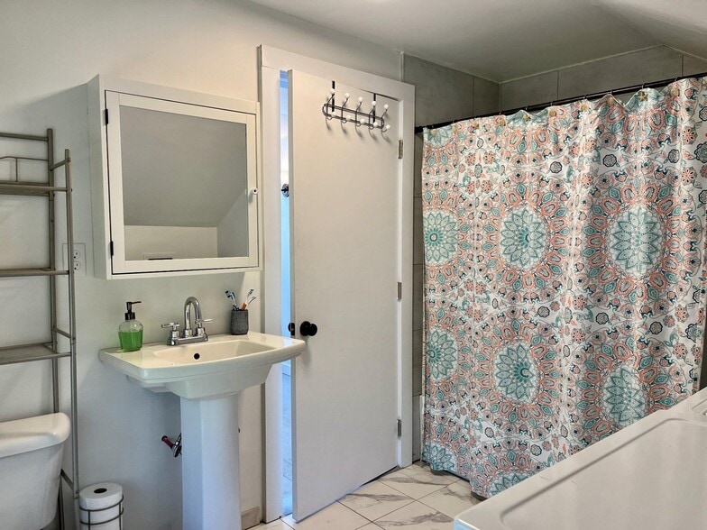 Building Photo - 18 Court St