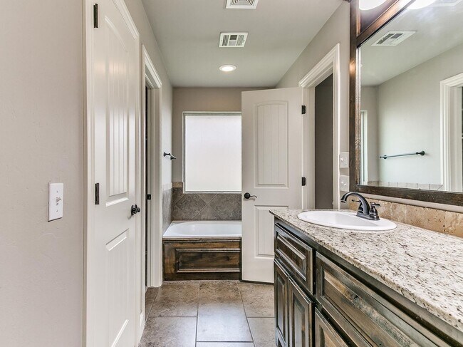 Building Photo - 4817 Arbuckle Dr