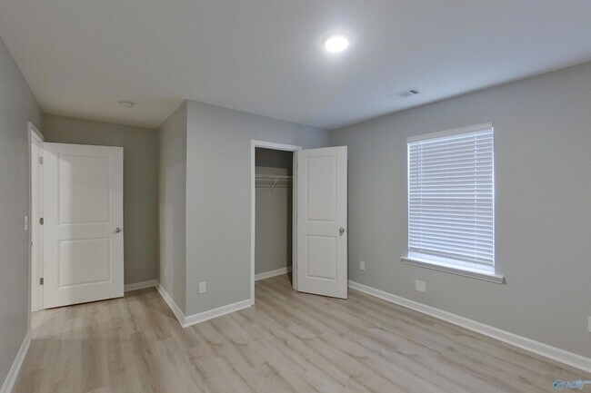 Building Photo - 394 Angela St