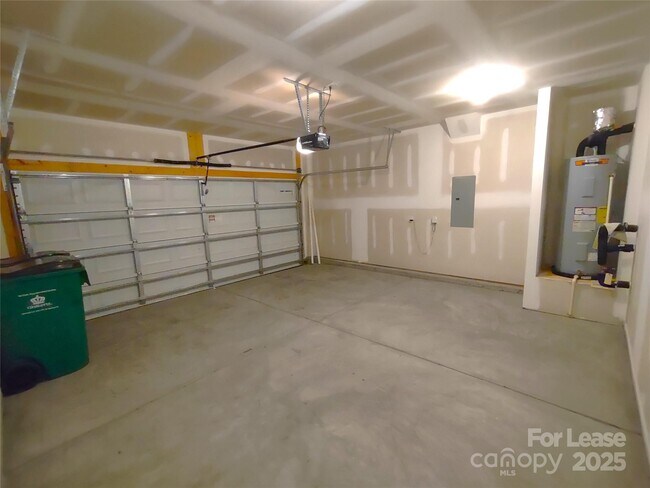 Building Photo - 7135 Thornrose Dr