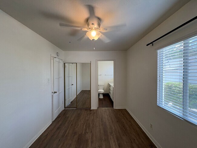 Building Photo - Experience the coastal charm of Oceanside,...