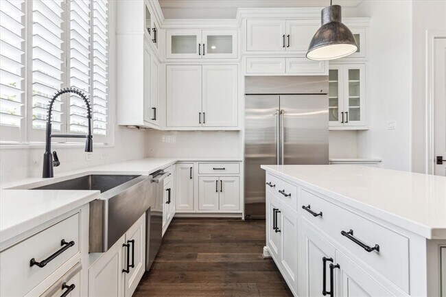 Building Photo - 3850 Glen Arbor Dr