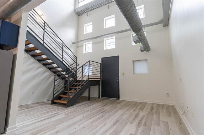 Building Photo - 400 Village Pkwy