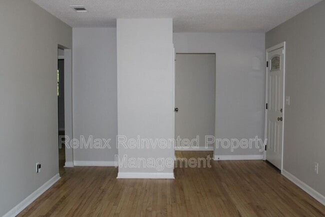 Building Photo - 3332 Hillis Rd