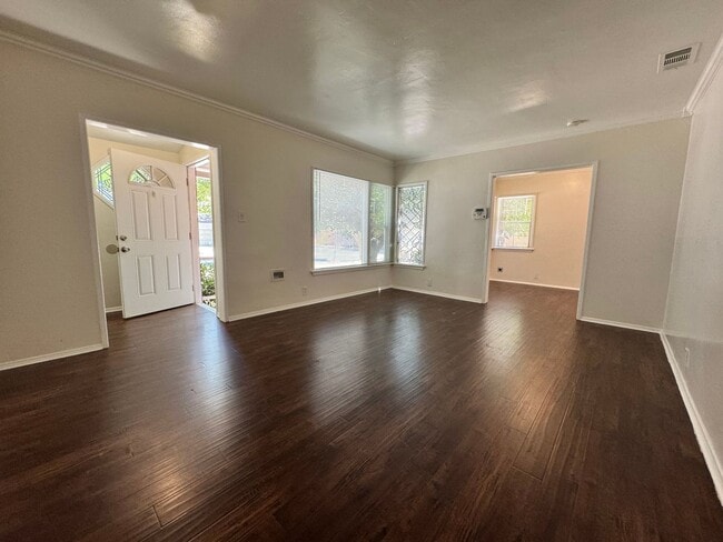 Building Photo - Beautiful Sherman Oaks Home!