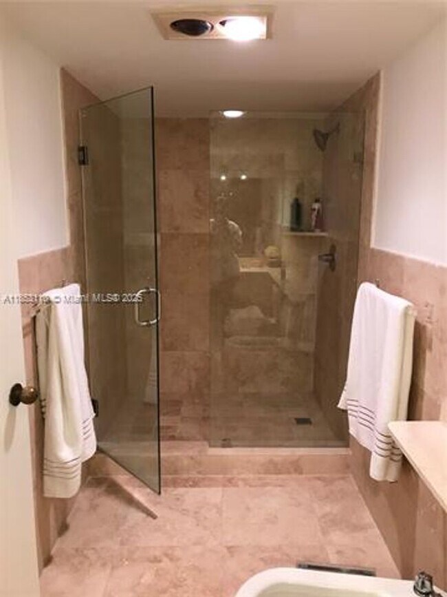 Building Photo - 20191 E Country Club Dr