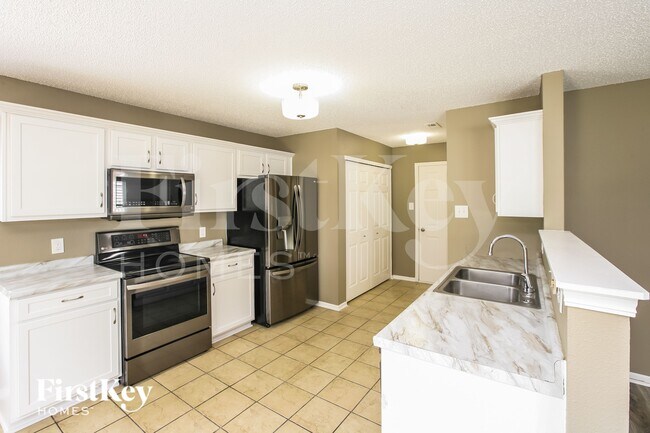 Building Photo - 15498 Border Dr