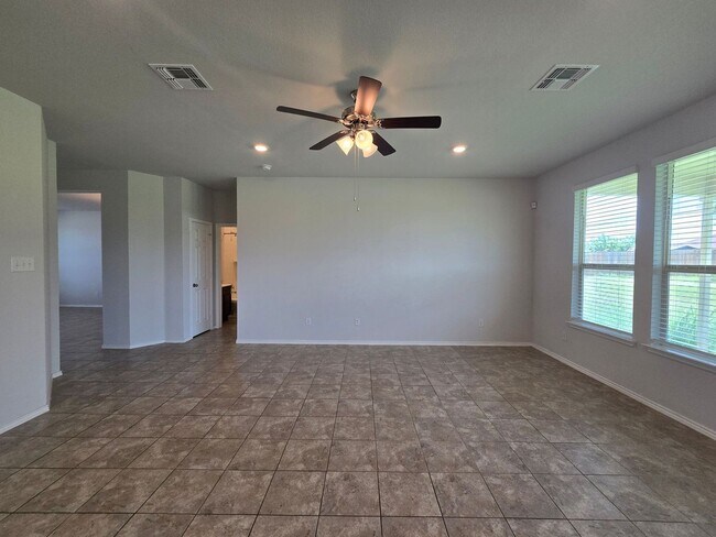 Building Photo - PRICE REDUCTION - AVAILABLE NOW!