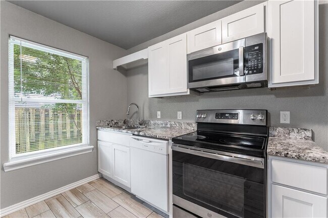 Building Photo - 109 2nd Ave SW