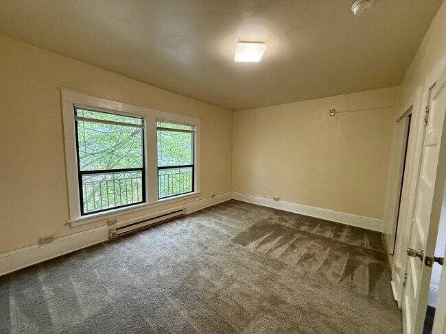 Building Photo - WESTLING EAST PIKE APARTMENTS
