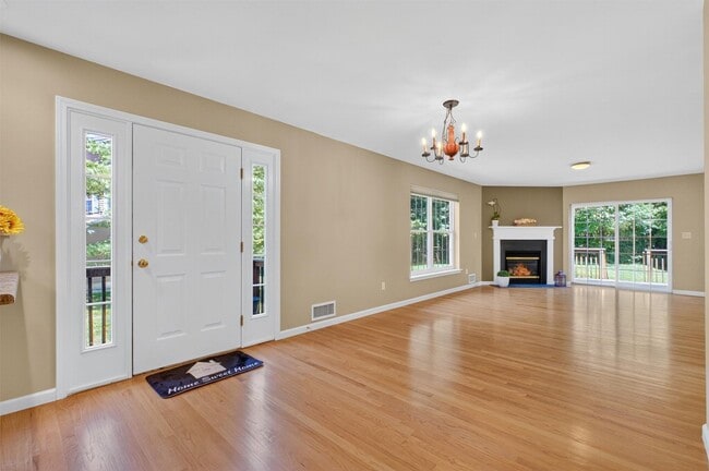 Building Photo - 295 Pinebrook Dr
