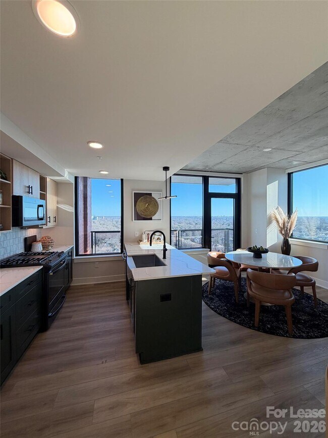 Building Photo - 124 E Kingston Ave