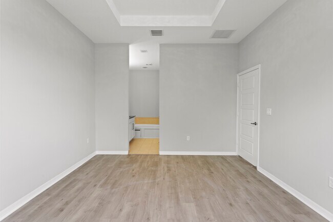 Building Photo - 635 NE 191st Terrace