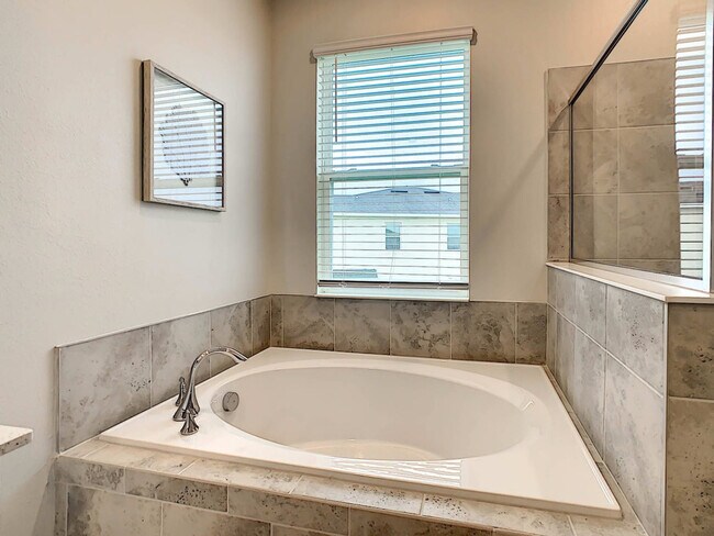Building Photo - 1147 Drop Ln