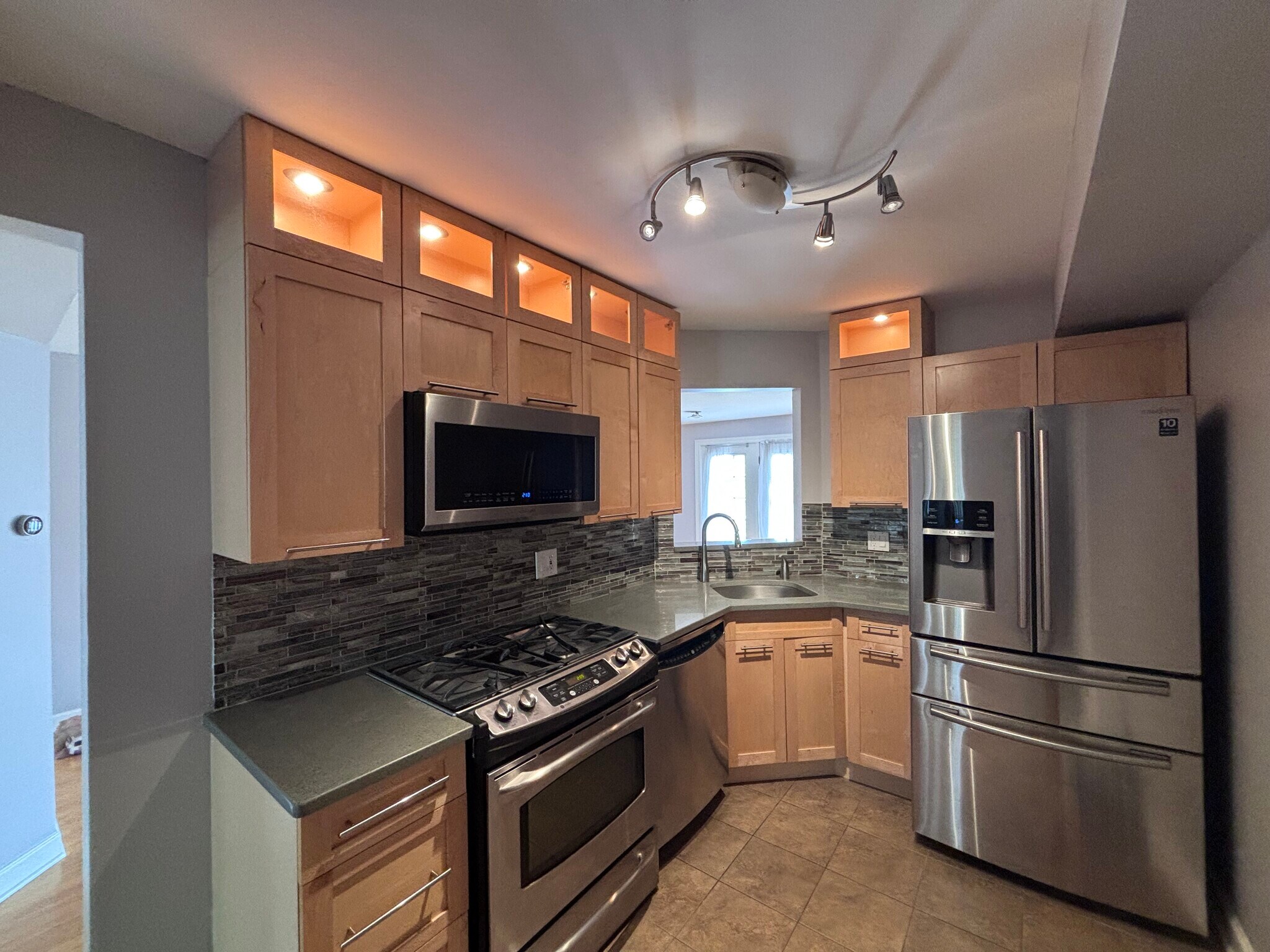 Kitchen - 601 Quincy Bridge Ln