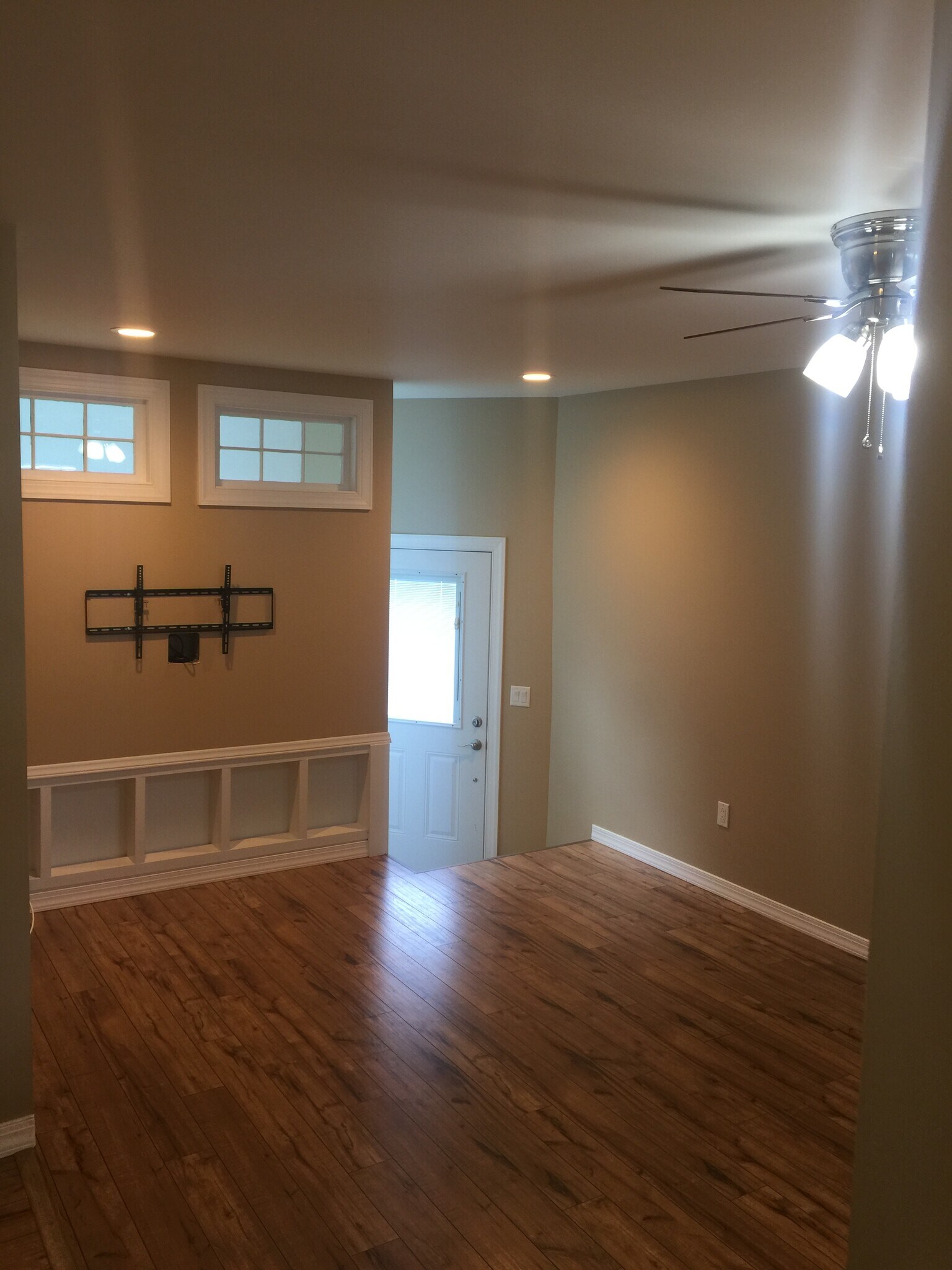 Building Photo - 3207 Valley Pl