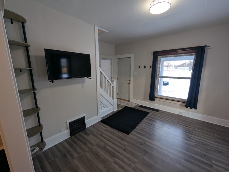 Building Photo - 518 N Hanover St