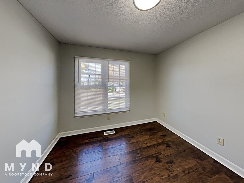 Building Photo - 1213 Shakentown St