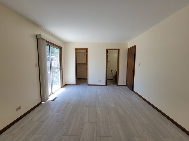 Building Photo - 1820 77th St