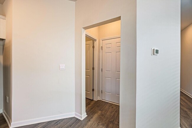 Building Photo - 5438 Thrasher Ln