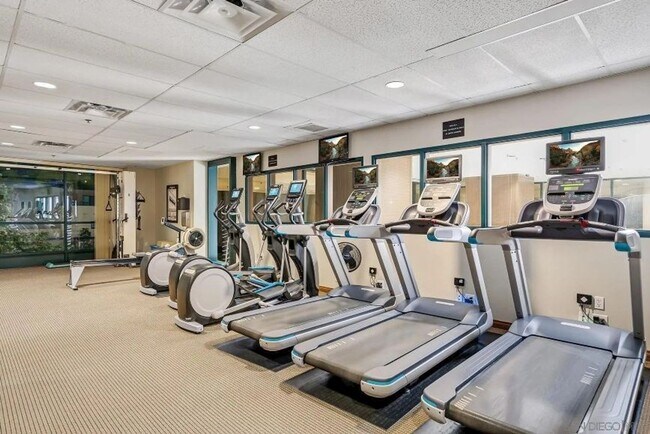 Building Photo - Modern 2 Bed, 2 Bath Condo in the Heart of...