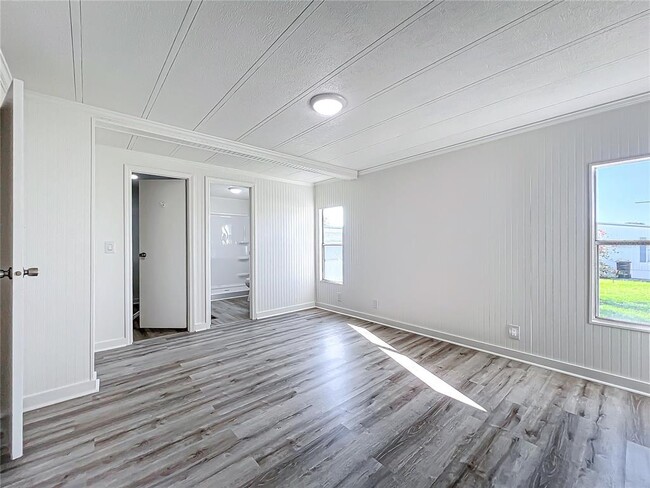 Building Photo - 140 Orangewood Dr