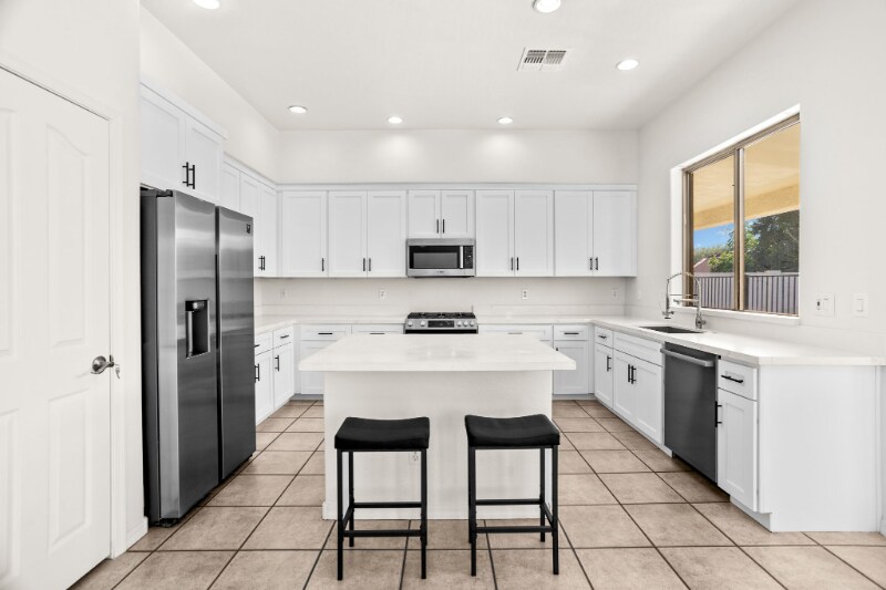 Building Photo - 1247 E Kenwood St