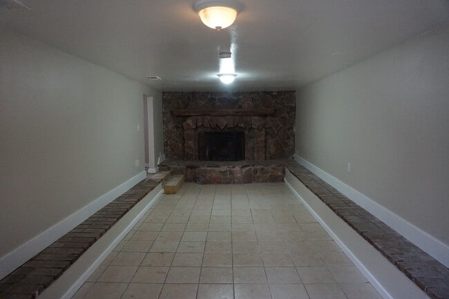 Building Photo - Cute Bungalow in Established Lakewood Neighborhood!