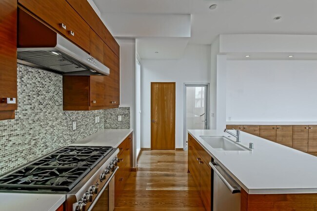 Building Photo - 4BR3.5BA + OFFICE! NEWER CONSTRUCTION, MOD...