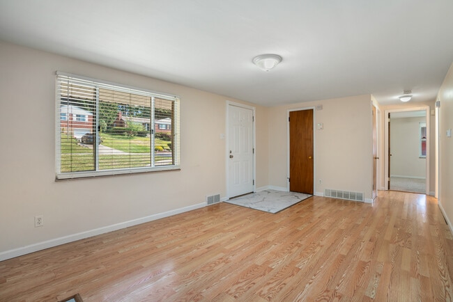 Building Photo - 5116 Cherryvale Dr