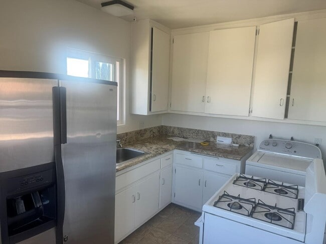 Building Photo - 251 16th Pl