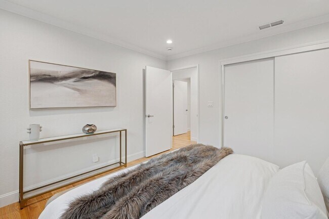 Building Photo - 243 Selby Ln