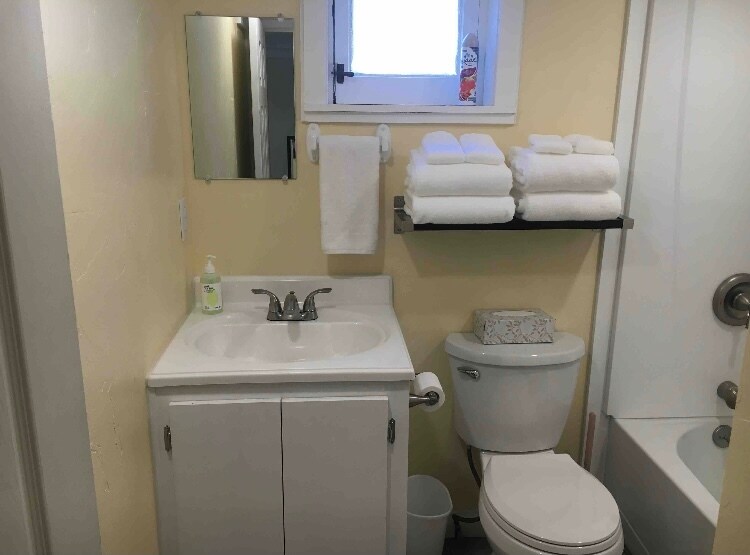 Building Photo - 212 Teller Ave