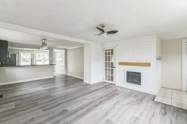Building Photo - "Charming 2-Bed Retreat with Fireplace on ...