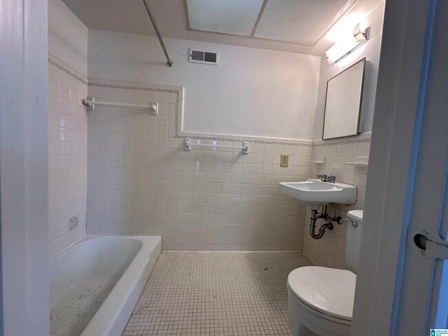 Building Photo - 1834 MONTCLAIR LANE C