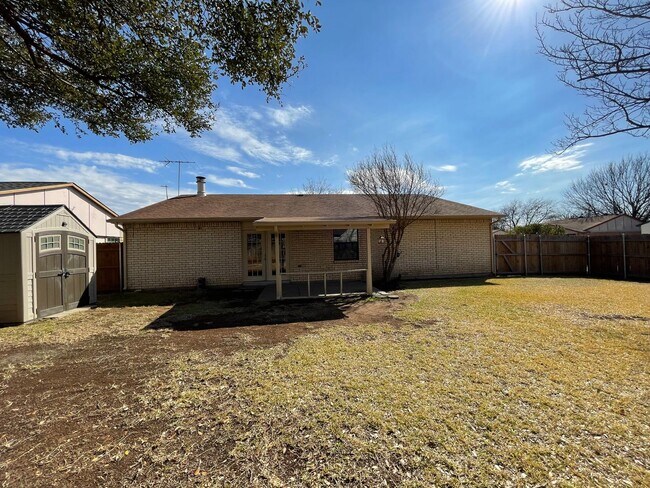 Building Photo - COMING SOON - SPACIOUS 3 BEDROOM 2 BATH BRICK HOME