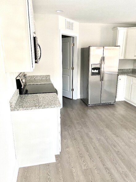 Building Photo - 710 Irene Ave