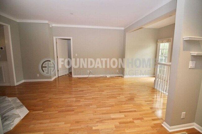 Building Photo - 307 Oakdale Ave