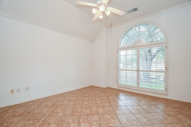 Building Photo - 535 Avery Dr