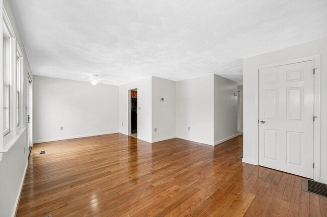 Building Photo - 280 Apache Way